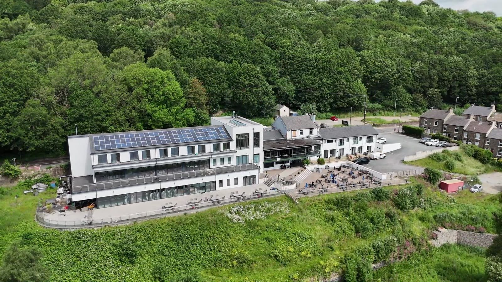 Casa in its surrounding landscape